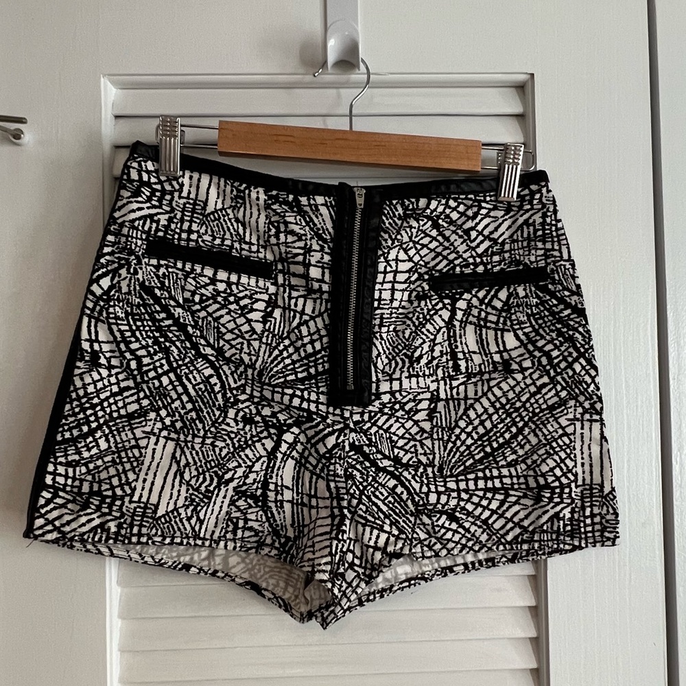silence + noise printed hot shorts